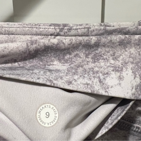 Lululemon Time To Sweat Crop 23" Legging Grey White- Size 6 NWOT - Picture 5 of 5